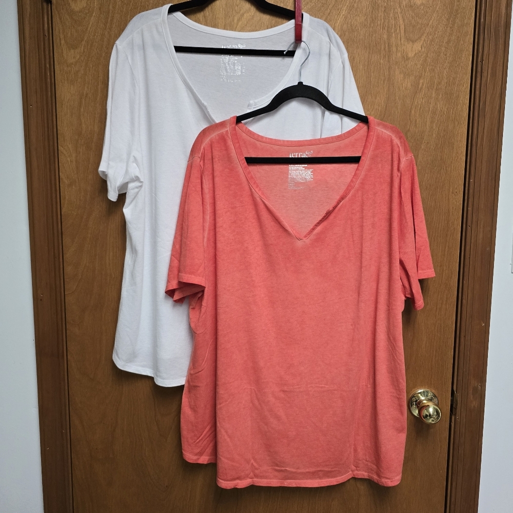 🔴 2 Terra & Sky V Neck Tees